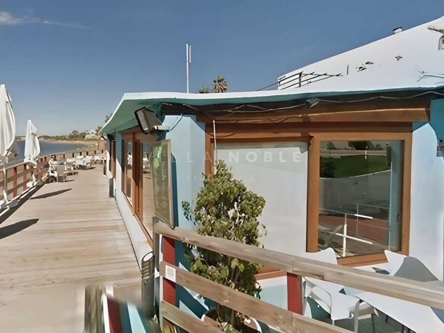 Eigentumswohnung direkt am Meer mit Restaurant und genehmigtem Wohnprojekt