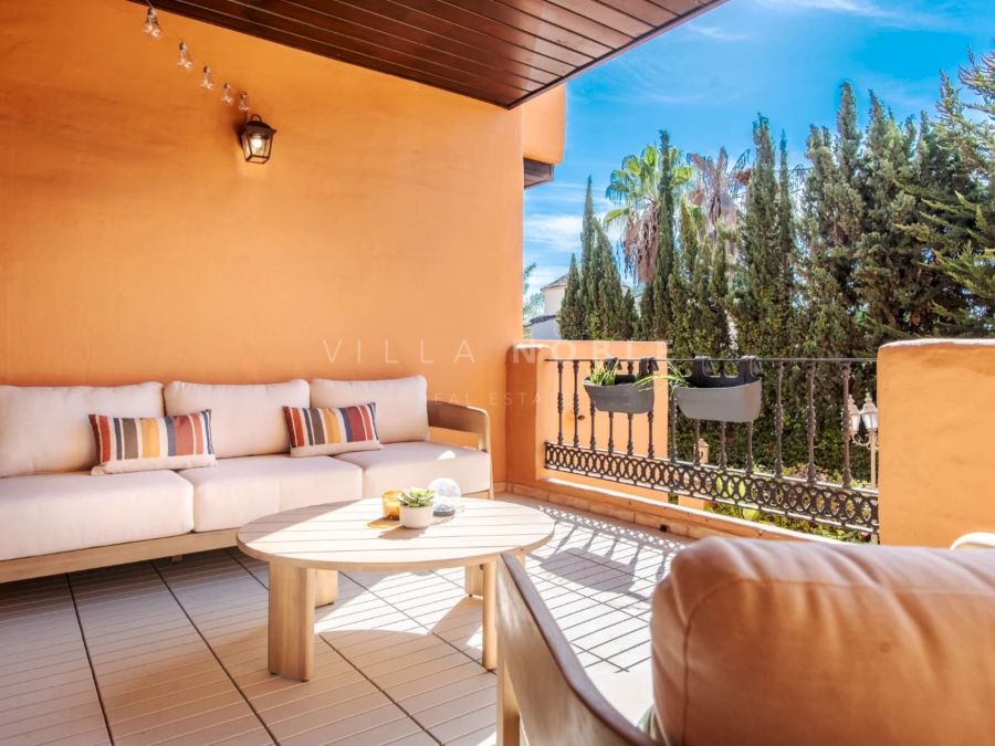 Stunning Fully Refurbished 2-Bedroom Apartment Just a 3-minute walk to the beach El Paraiso, Estepona