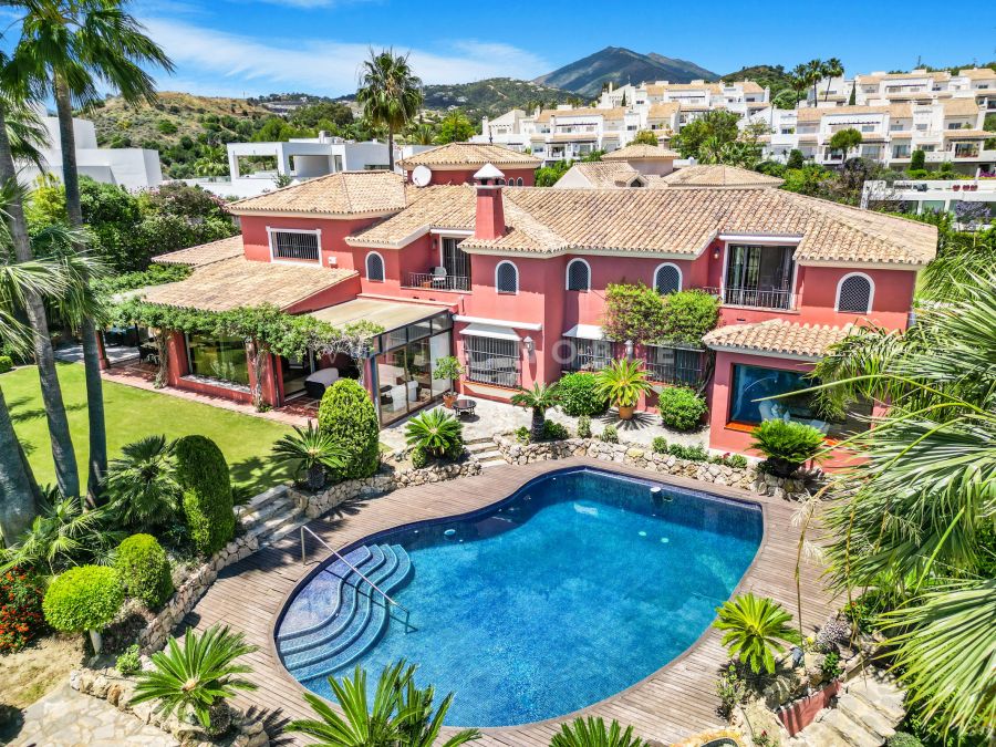 Elegante Villa mit Meerblick in Nueva Andalucía, Marbella