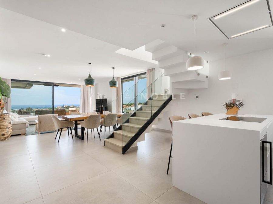 Zweistöckiges Penthouse zu verkaufen in Marbella Ost