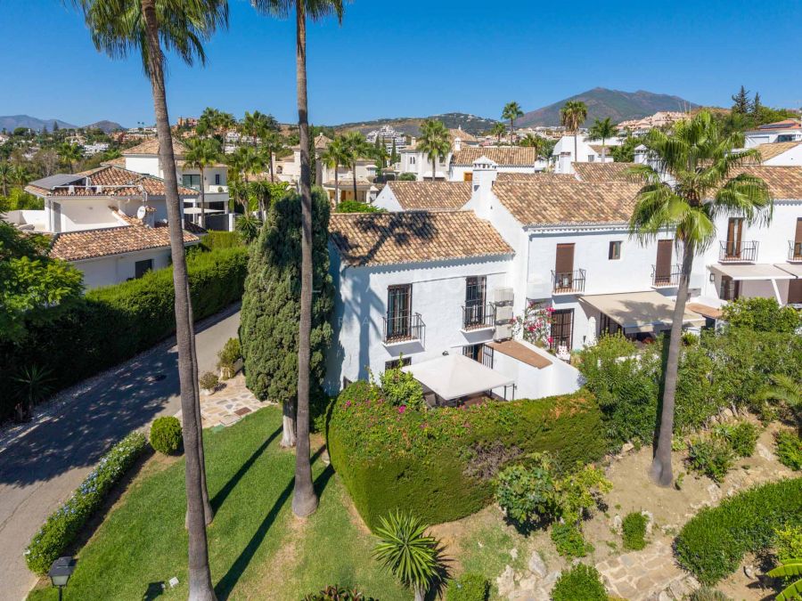 Schönes reformiertes Reihenhaus in El Naranjal, Nueva Andalucia, Marbella