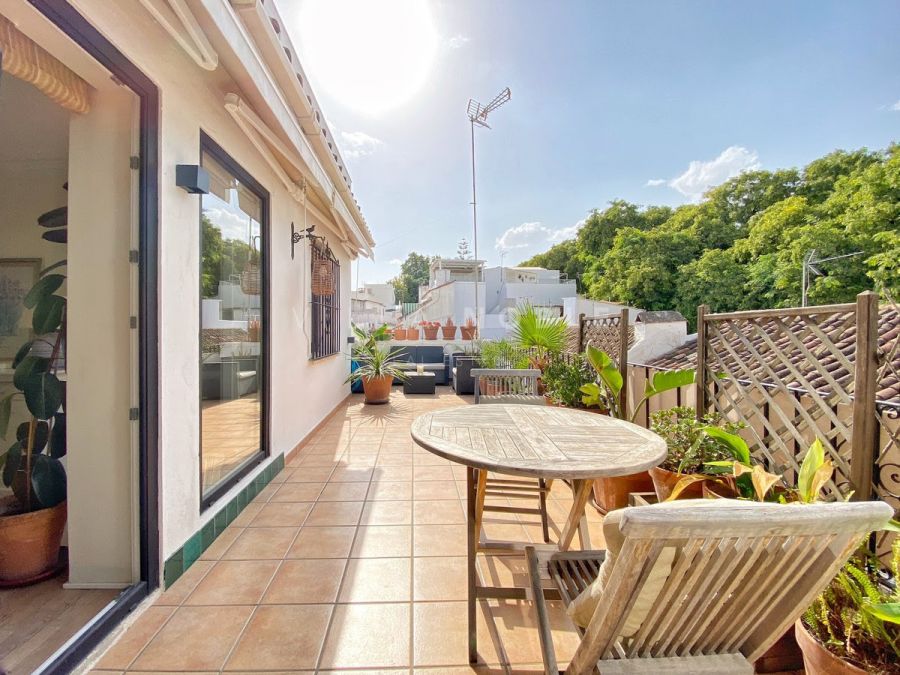 Ein wunderschönes Penthouse mit großer, privater Terrasse in einer ruhigen Fußgängerzone in Marbellas Altstadt