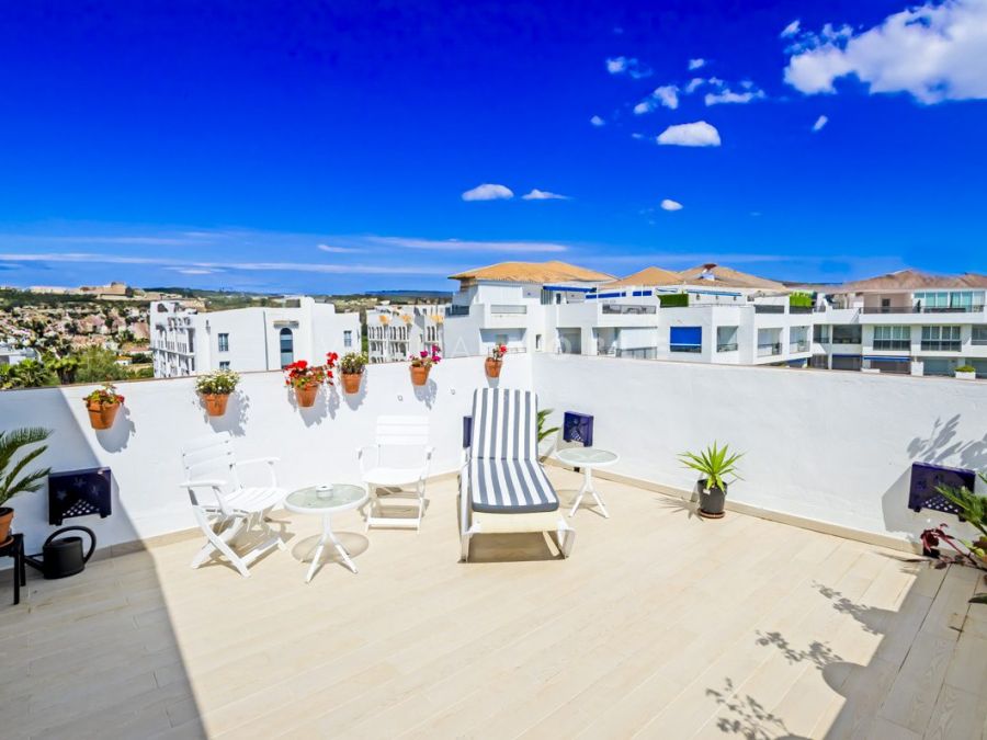 Elegant 3-Bedroom Penthouse in Jardines del Puerto, Puerto Banús