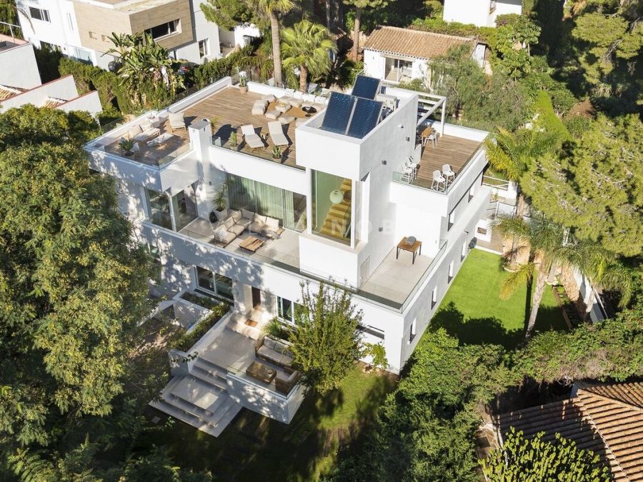 Komplett renovierte moderne Villa in Nueva Andalucia, Marbella