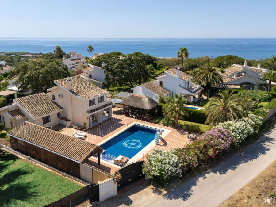 Wunderschön gepflegte freistehende Villa in Calahonda Hills