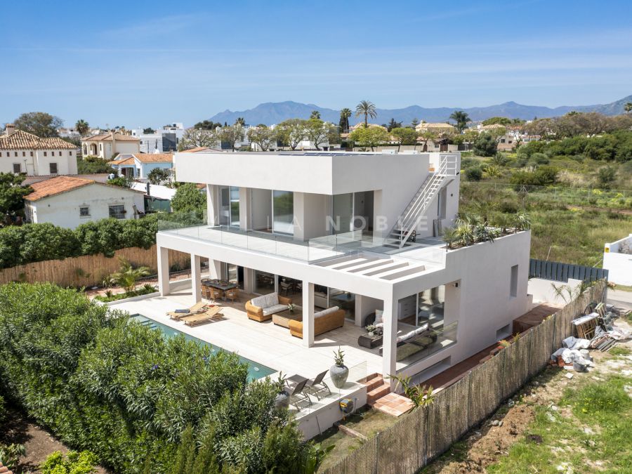 Newly built quality villa on the beach side of San Pedro de Alcántara