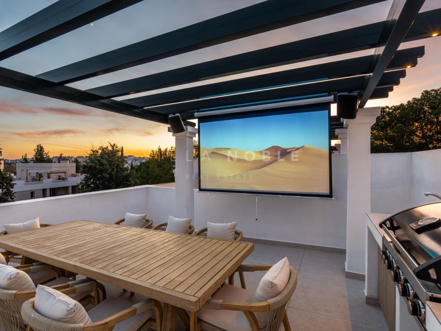 Full renovated duplex penthouse set within the gated community of Aloha Gardens