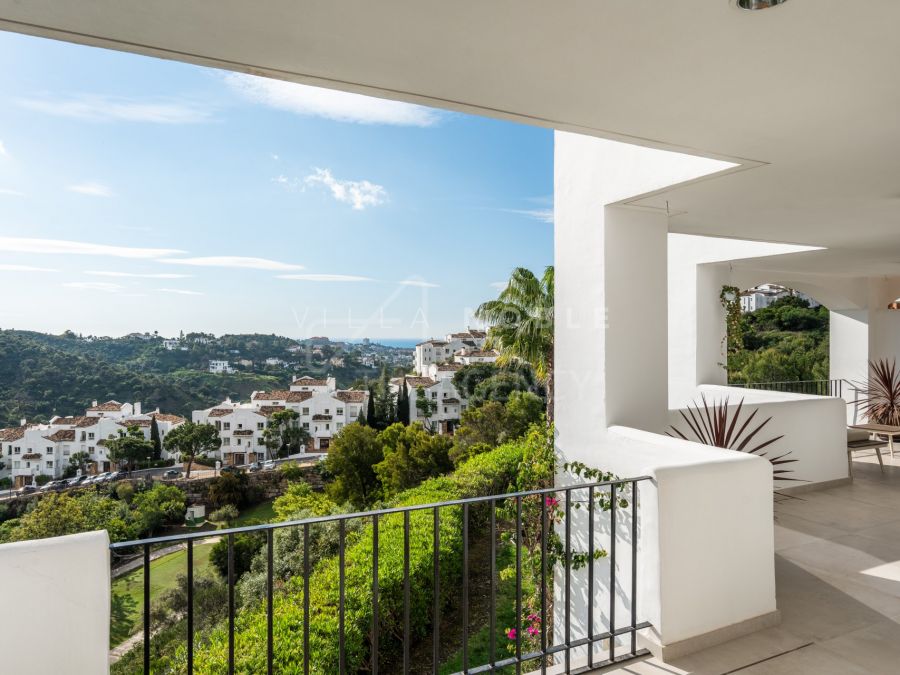 Apartment for sale in Altos de La Quinta, Benahavis