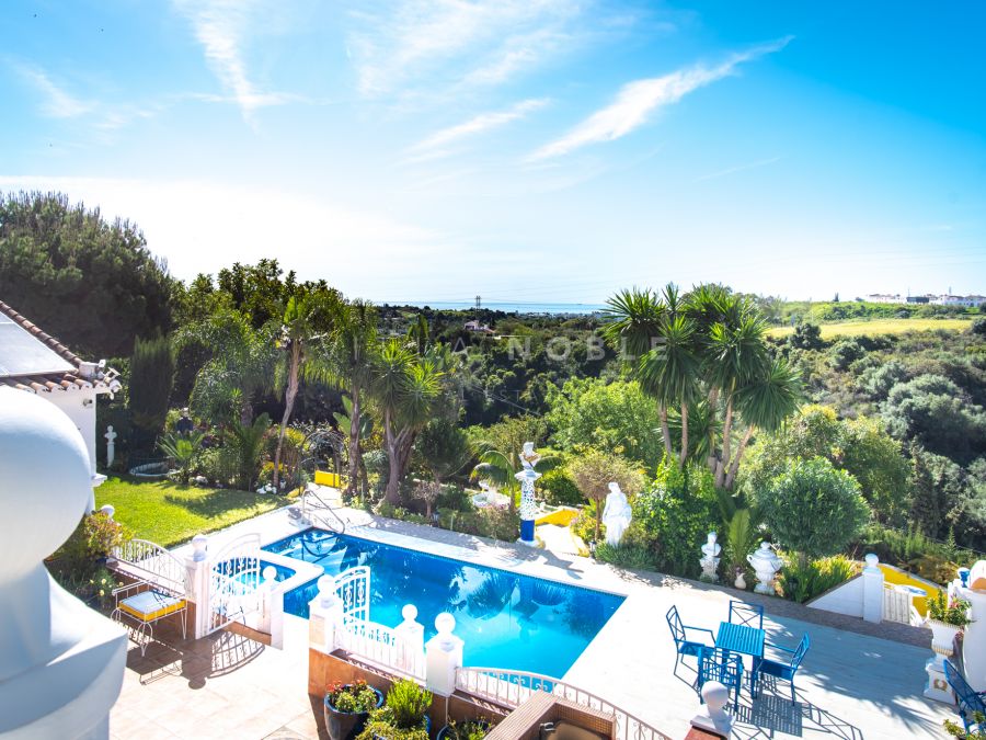 Villa mit 4 Schlafzimmern, nur 2 km vom Zentrum Esteponas entfernt