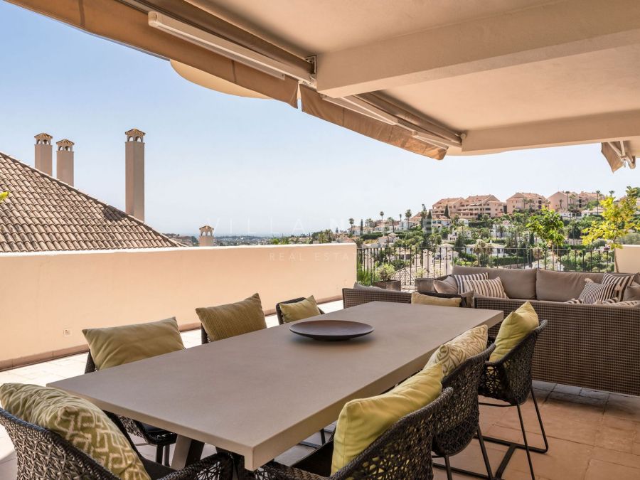 Apartamento dúplex en venta en el codiciado Aloha Hill Club, Nueva Andalucía