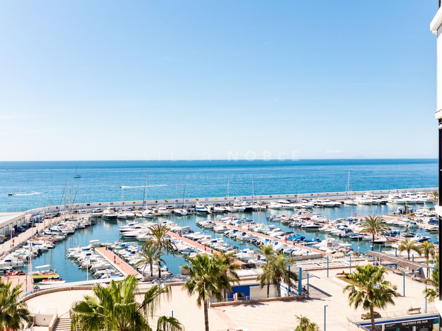 BOUTIQUE-APARTMENT MIT PANORAMA-MEERBLICK IN ERSTER STRANDREIHE VON MARBELLA