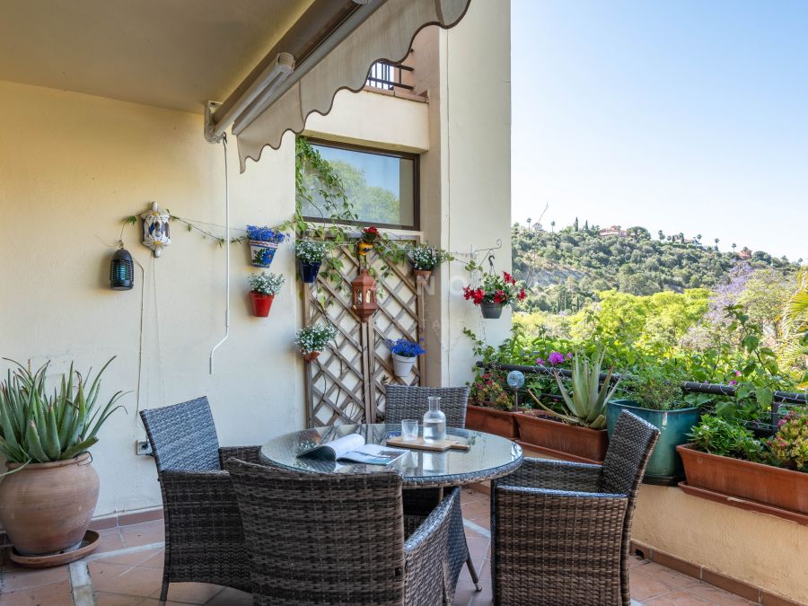 Romántico y espacioso apartamento con encanto andaluz en Los Arqueros Golf & Country Club