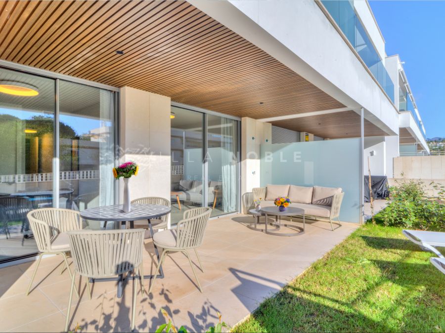 Espectacular apartamento de dos dormitorios en planta baja en la nueva urbanización en Elviria Playa