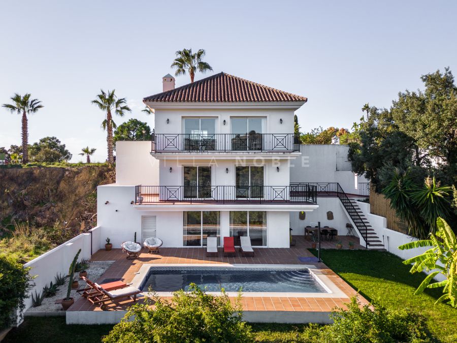 Villa for sale in Forest Hills, Altos de Estepona