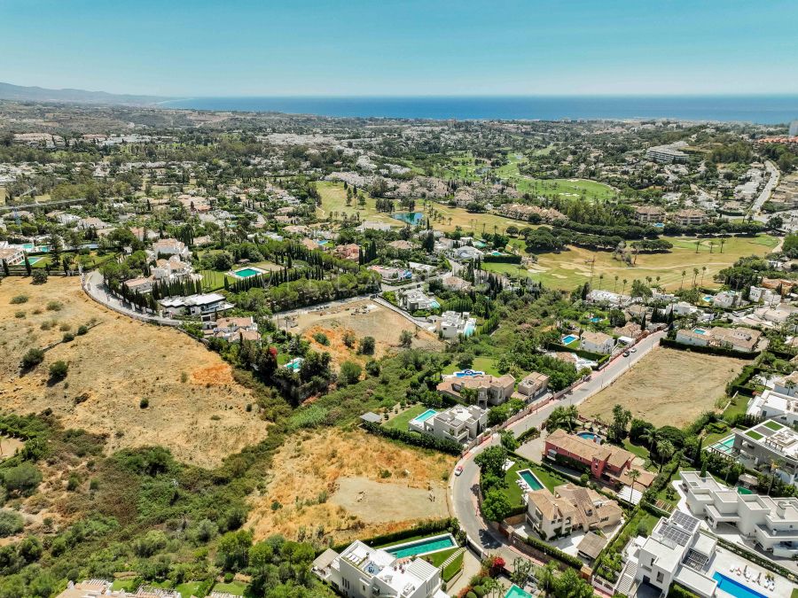 Prime Plots in Haza del Conde, Nueva Andalucia