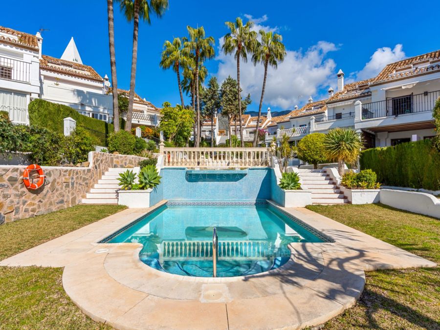 Vier-Zimmer-Reihenhaus in der exklusiven Wohnanlage Montepiedra in Nagüeles, an der Goldenen Meile von Marbella