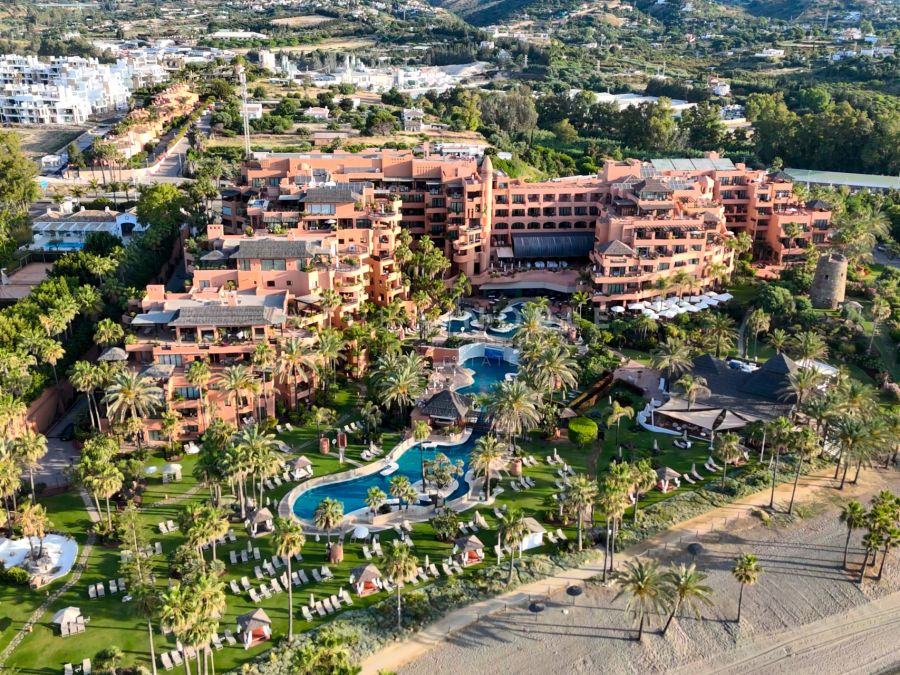 Excellent apartment at the prestigious Meliá Hacienda del Mar resort, Estepona
