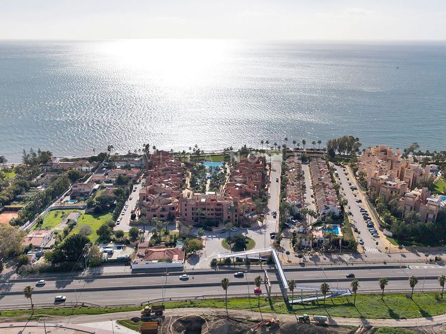 Apartamento de dos dormitorios con jardín y vistas al mar – Mar Azul, Estepona