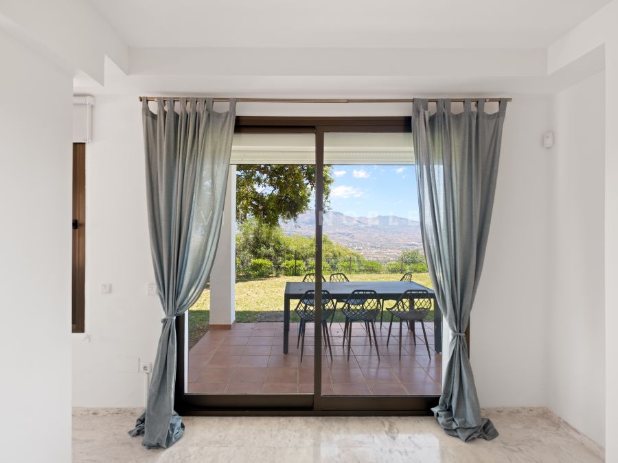 This stunning ground-floor apartment in La Mairena, Elviria