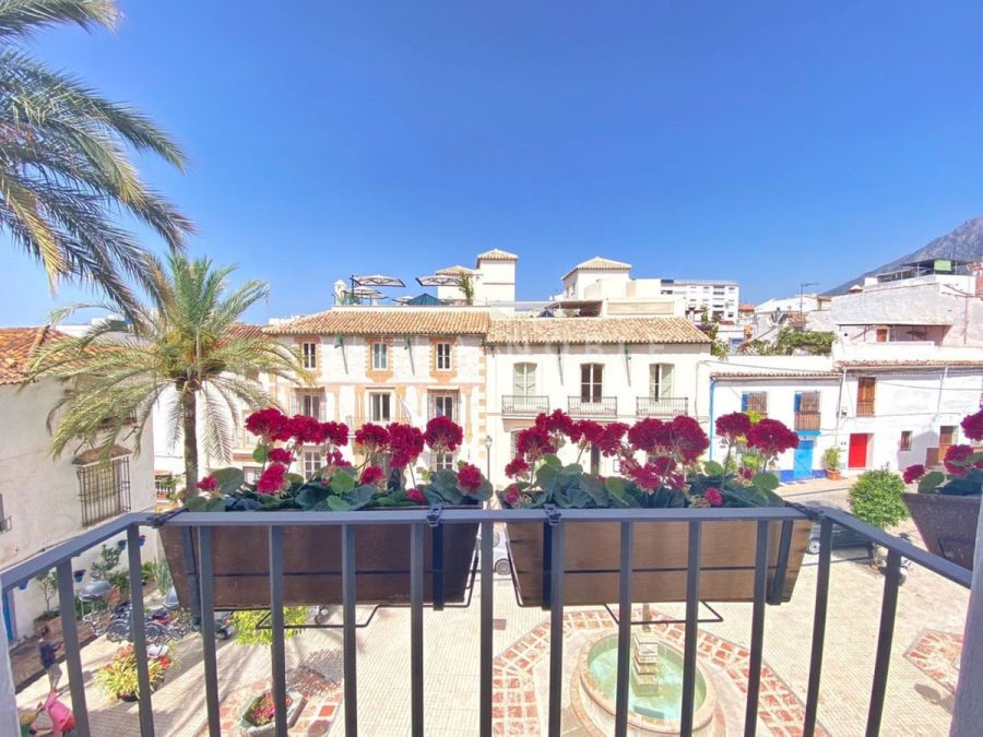 Bright one-bedroom duplex apartment located in the heart of Marbella's old town