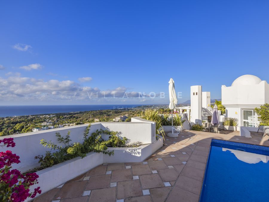 Duplex-Penthouse mit außergewöhnlichem 360°-Blick im Marbella Hill Club