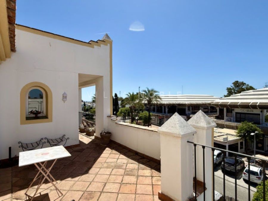 Großzügiges Duplex-Penthouse mit drei Schlafzimmern und großen Terrassen in Guadalmina Alta