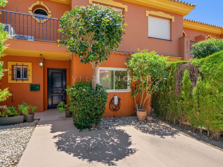 Beautifully reformed three-bedroom townhouse with a private garden in Nueva Atalya
