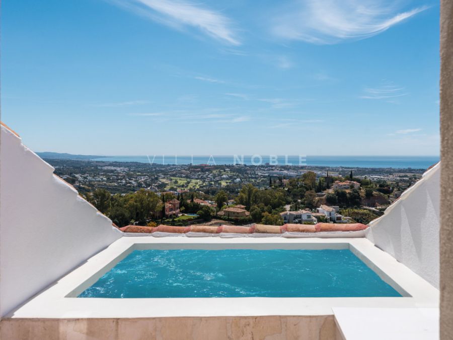 Duplex penthouse in Monte Halcones, La Quinta, Benahavís