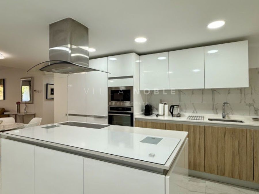 Amplio apartamento de 3 habitaciones en Guadalmina Alta
