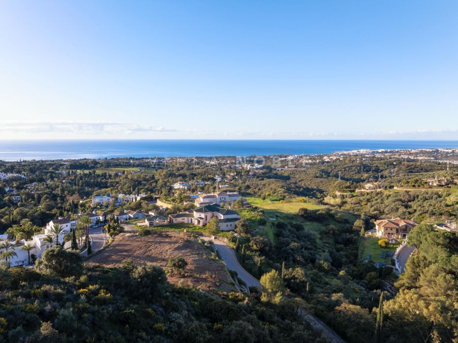 PRIME PLOT WITH SPECTACULAR PANORAMIC VIEWS FROM GROUND FLOOR LEVEL