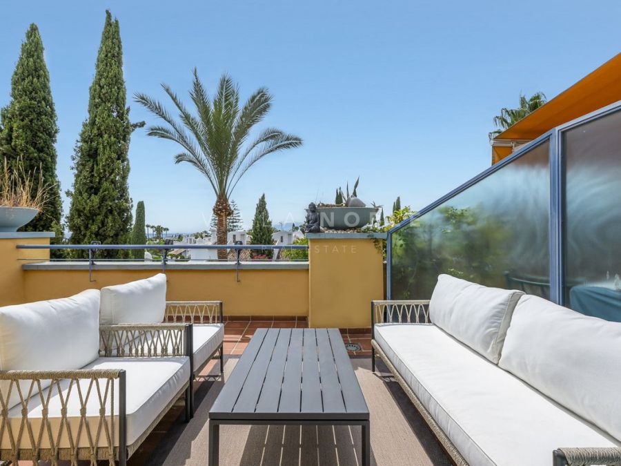 Stunning Duplex Penthouse with sea views, just a few steps from the beach in Bahia de Marbella - TOURIST LICENCE !