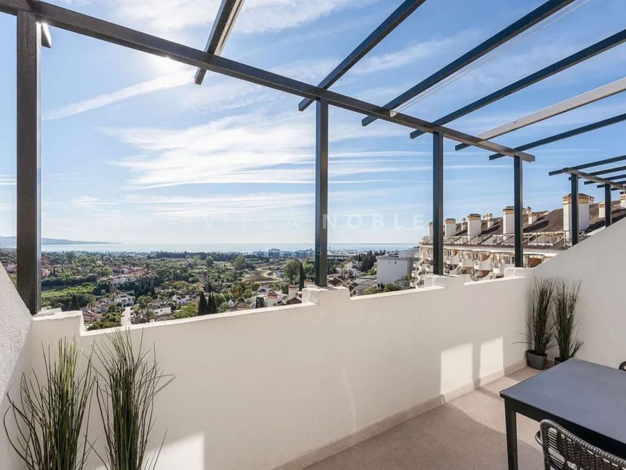 Helles Duplex-Penthouse im begehrten Señorío de Aloha, Nueva Andalucía