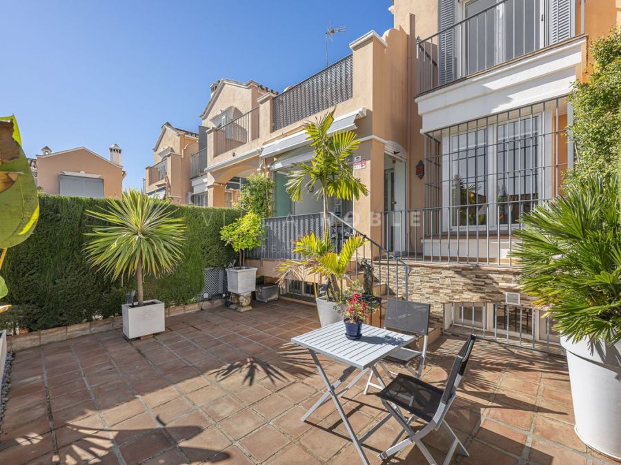 Magnificent townhouse for sale in the exclusive El Capricho area of ​​Marbella
