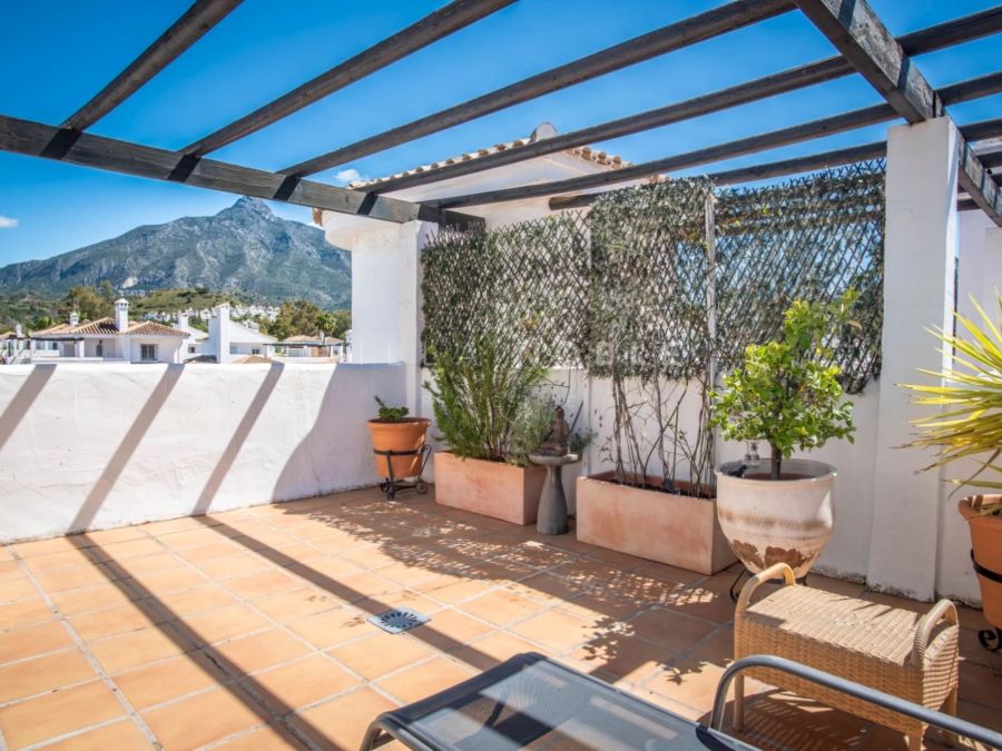 Elegant Duplex Penthouse for Sale in Los Naranjos de Marbella, Nueva Andalucía