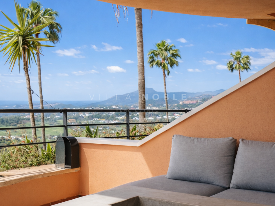 Neu renoviertes 3-Zimmer-Apartment mit Panoramablick auf Meer und Golfplatz in Nueva Andalucía