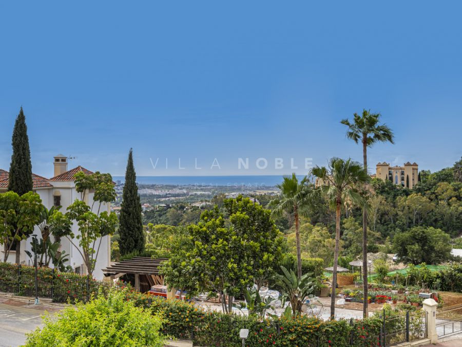 Charming elevated Ground Floor Apartment with sea views in La Quinta
