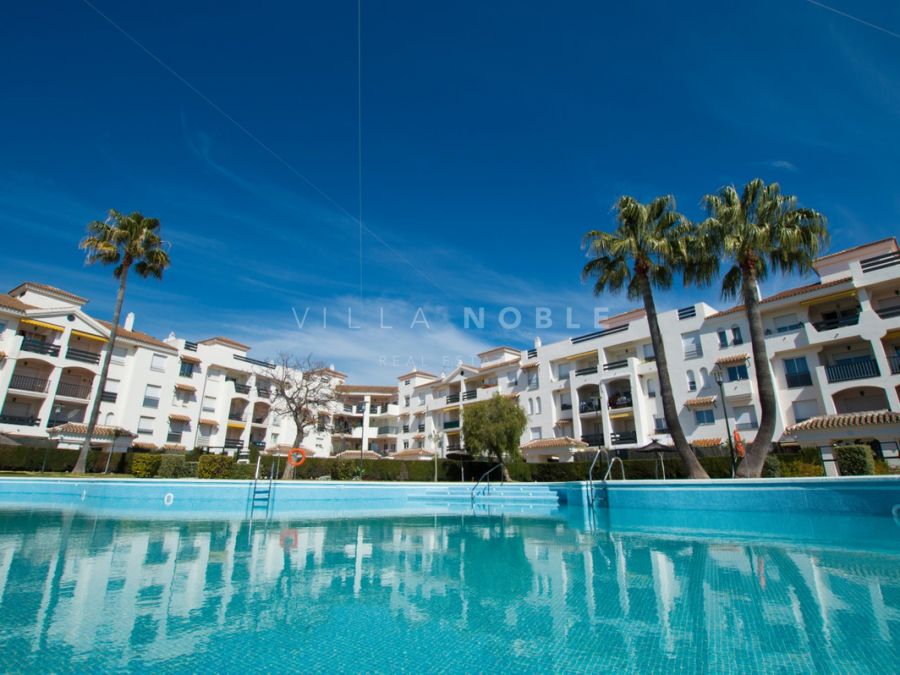 Spectacular apartment in San Pedro de Alcántara on the second line of the beach