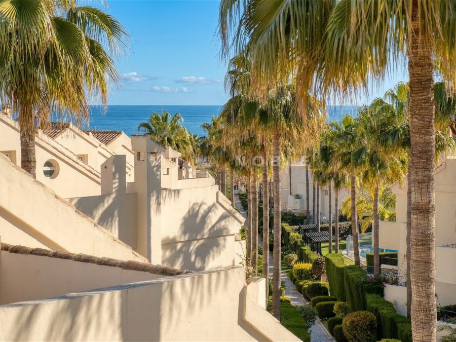 Adosado en venta en Costabella, Marbella Este