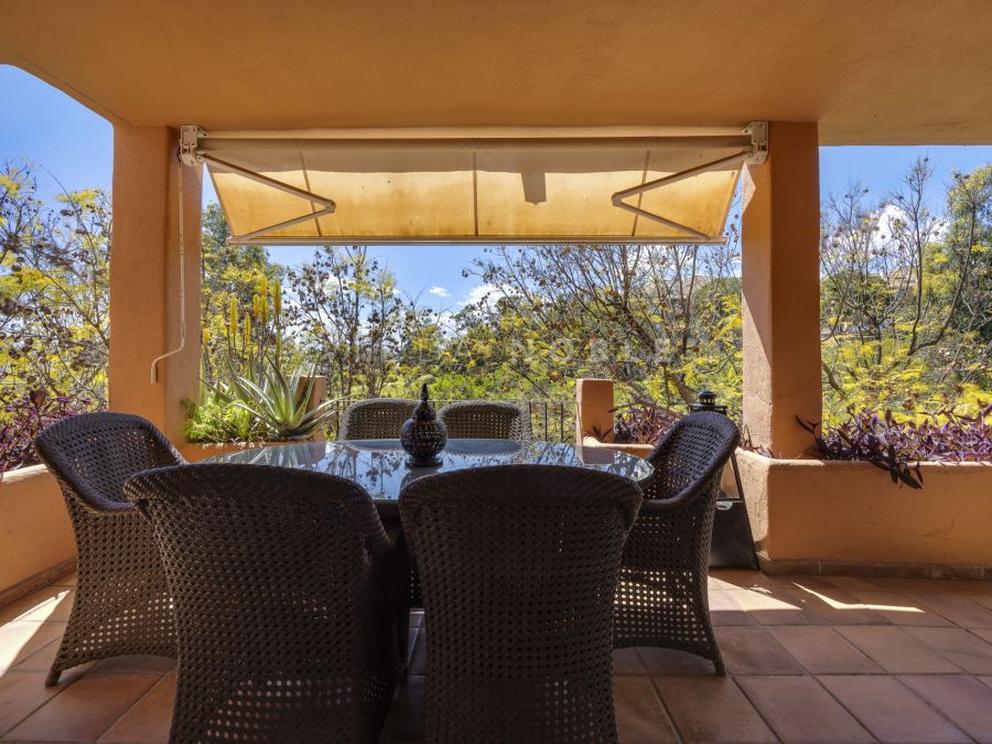 Apartment for sale in Oasis de Marbella, Marbella Golden Mile