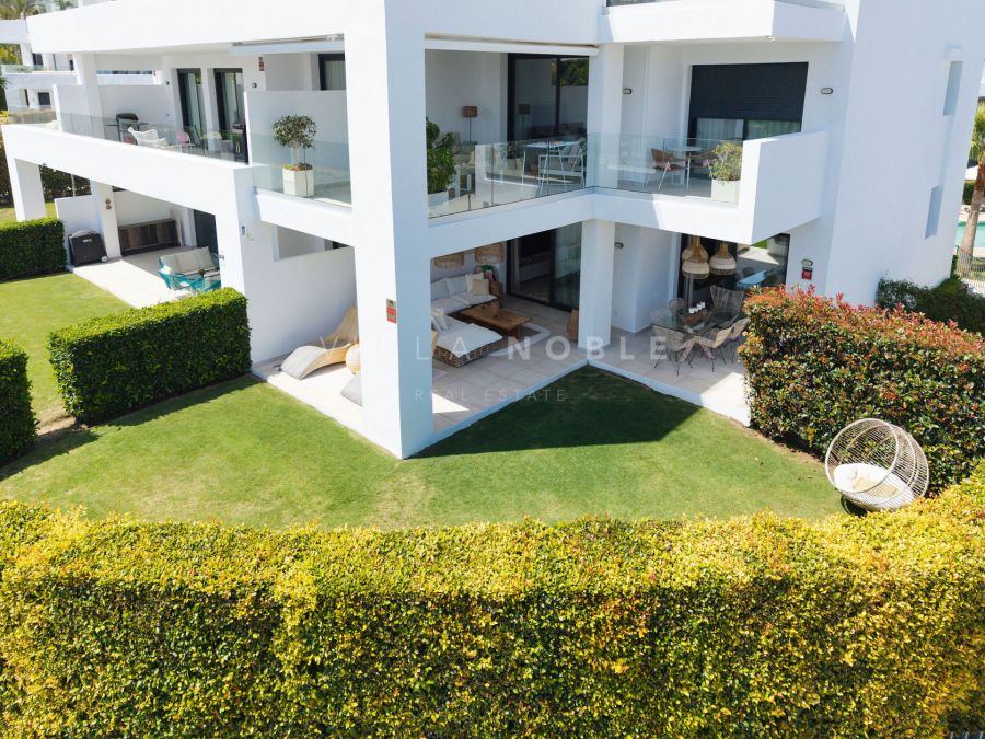 Stylish 2 bedroom ground floor corner apartment in El Paraiso