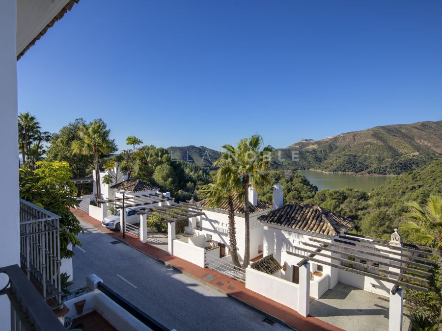 Elegante Oase am Istán-See: Natur und Luxus nur wenige Minuten von Marbella entfernt