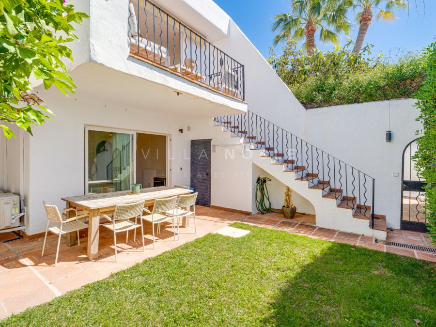 SEMI-DETACHED VILLA IN CABOPINO, ARTOLA FOR SALE WITH TOURIST LICENSE! IDEAL INVESTMENT OPPORTUNITY ON THE GOLF COURSE!