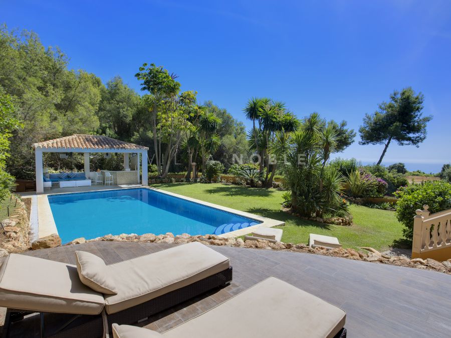 Unique Villa for rent in Cascada de Camojan in the Golden Mile of Marbella