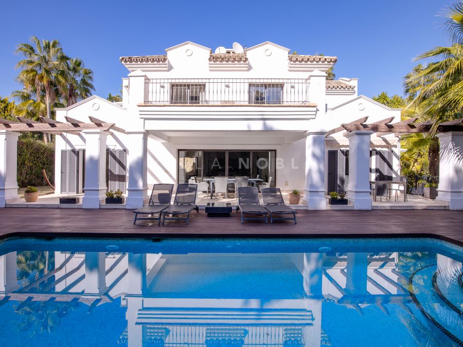 Villa en comunidad cerrada y asegurada a sólo 10 minutos caminando hasta Puente Romano