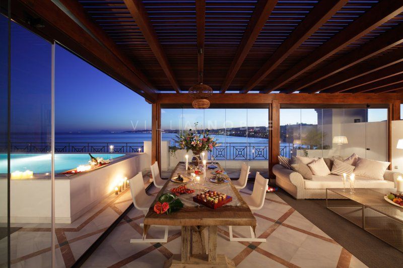Luxuriöse Traumwohnung direkt am Strand und Stadt in Estepona!