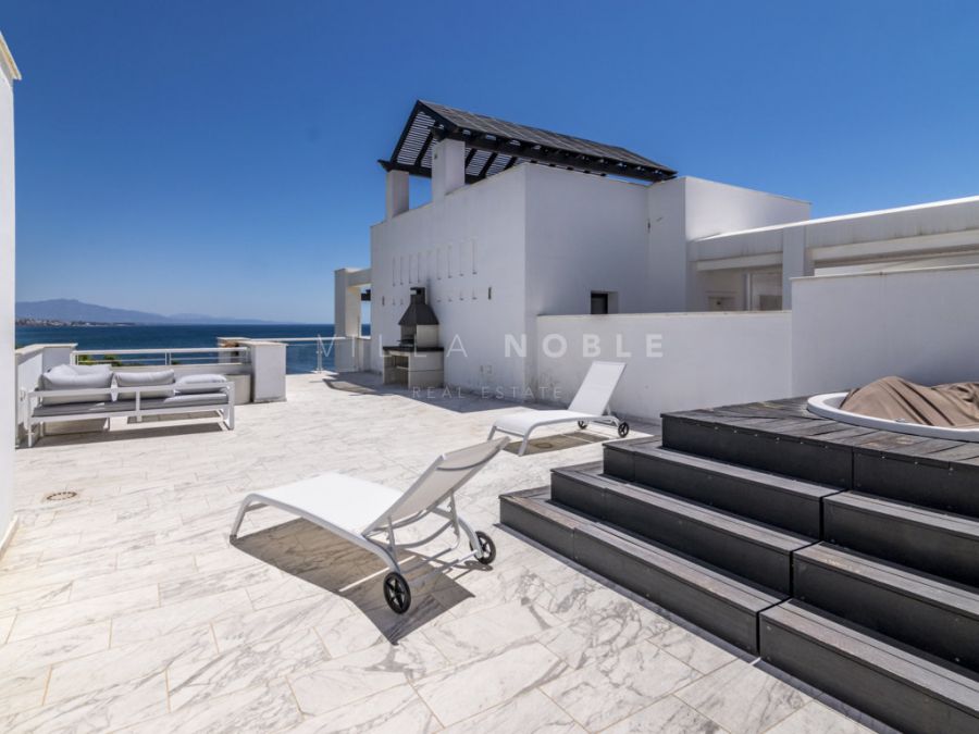 Fantastisches Penthouse in erster Reihe Strand mit spektakulärem Meerblick in Casares