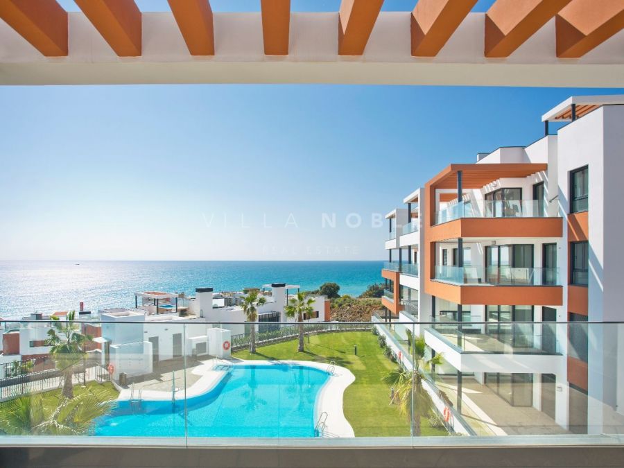 LOCATION ! New development 5 min. walking distance to the beach and the shops in Fuengirola ready to move in