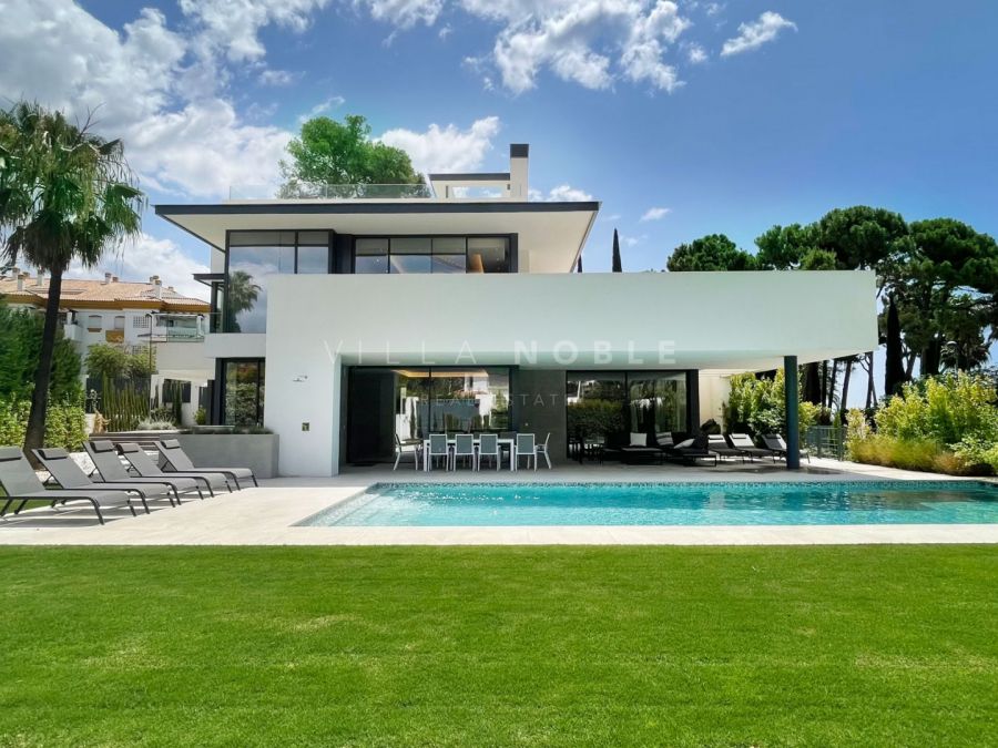 Espectacular villa moderna en venta en el corazón de la Milla de Oro de Marbella, en Nagüeles