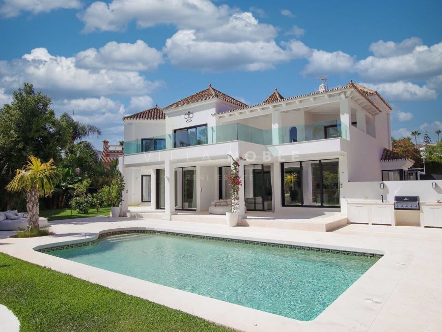 LUXURIOUS 3-LEVEL VILLA IN NUEVA ANDALUCÍA, MARBELLA