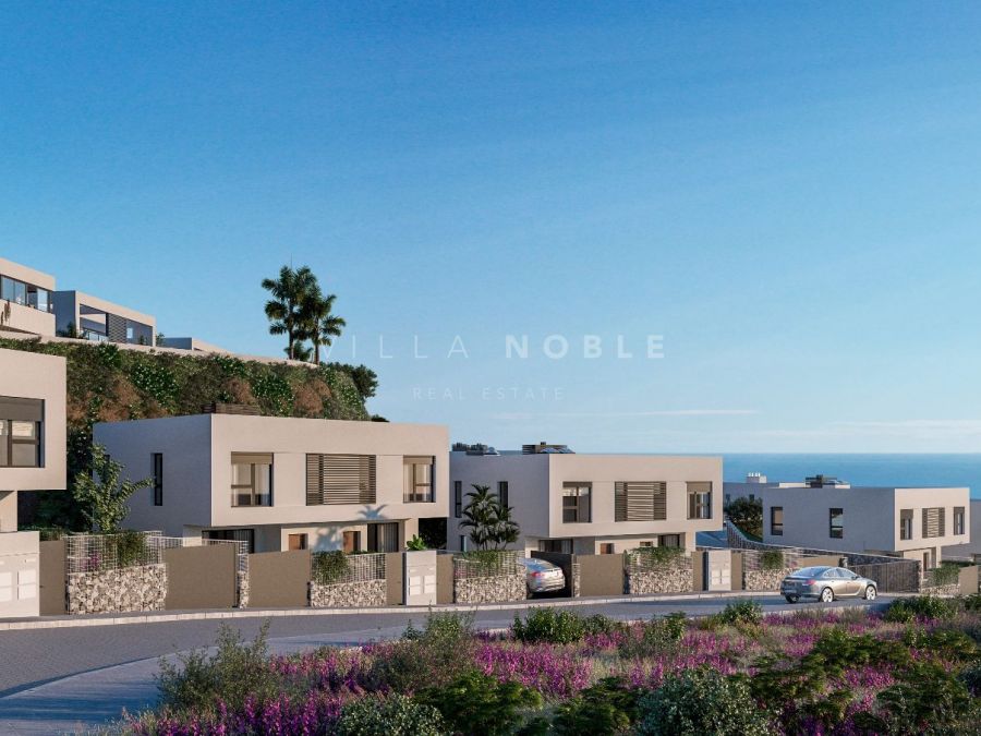 New development of townhouses under construction in Riviera del Sol, Mijas